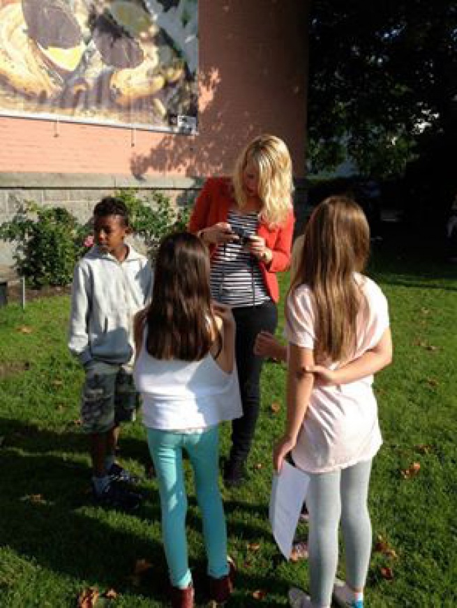 Urdal is teaching the kids in photography