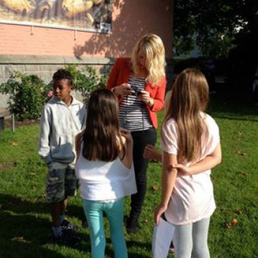 Urdal is teaching the kids in photography